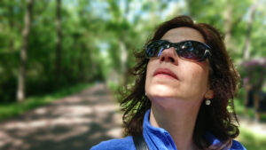 mevr met zonnebril (decoratief)